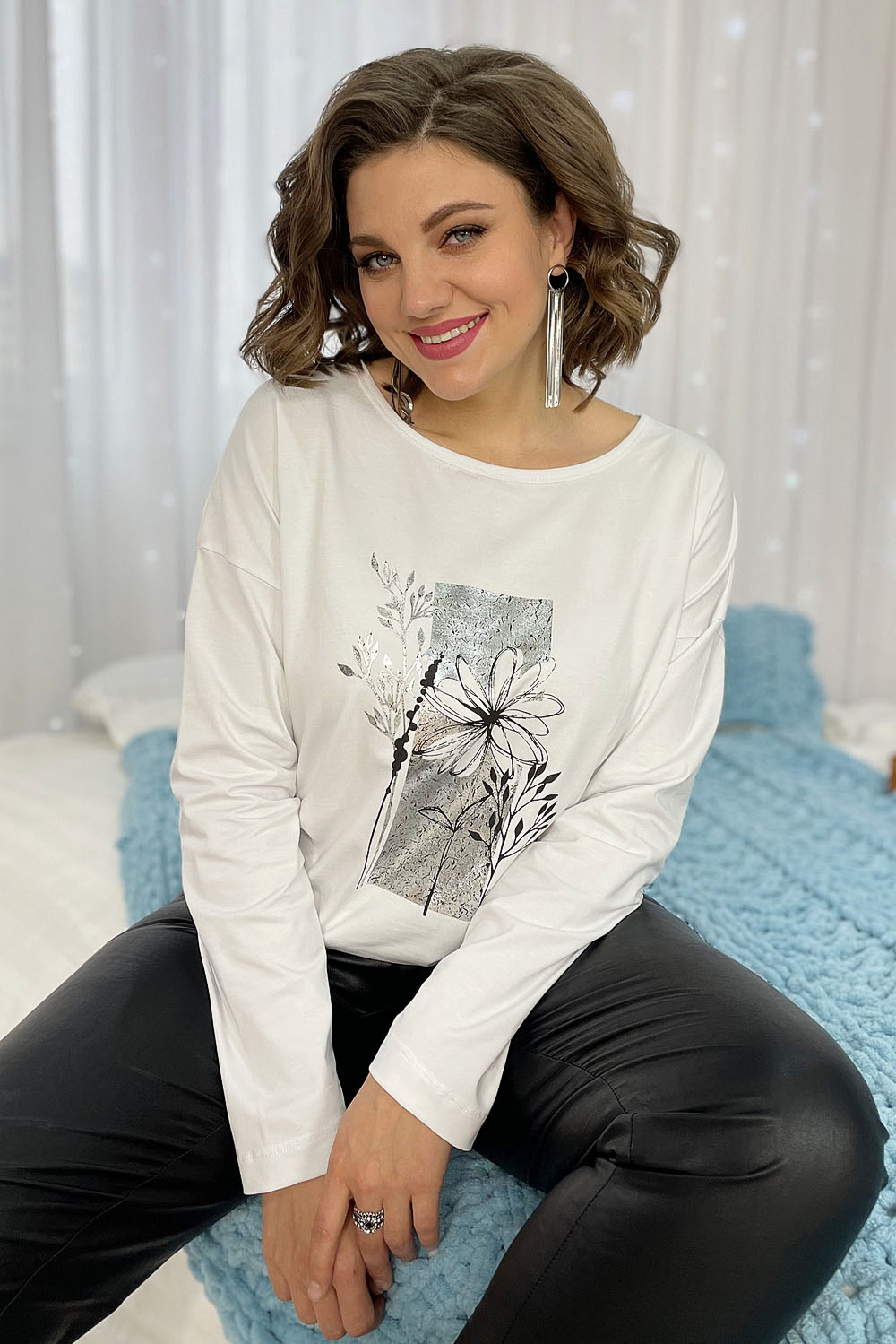 https://prata.fashion/wp-content/uploads/foto/2054_белый_серебро_дл/2054_белый_серебро_дл_01.jpg